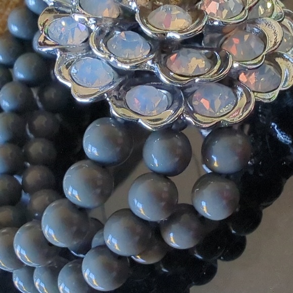 NWT - Lia Sophia Nordica Crystal Flower Bracelet with Gray Resin Beads - Picture 6 of 11
